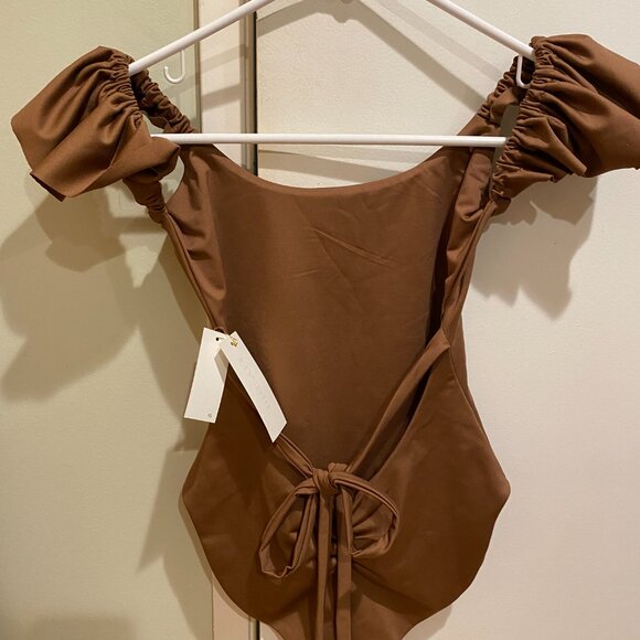 Londre - Ruffle Shoulder One Piece - Picture 4 of 10